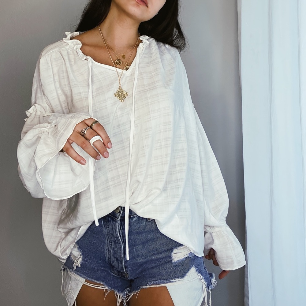White long sleeve flowy oversized blouse